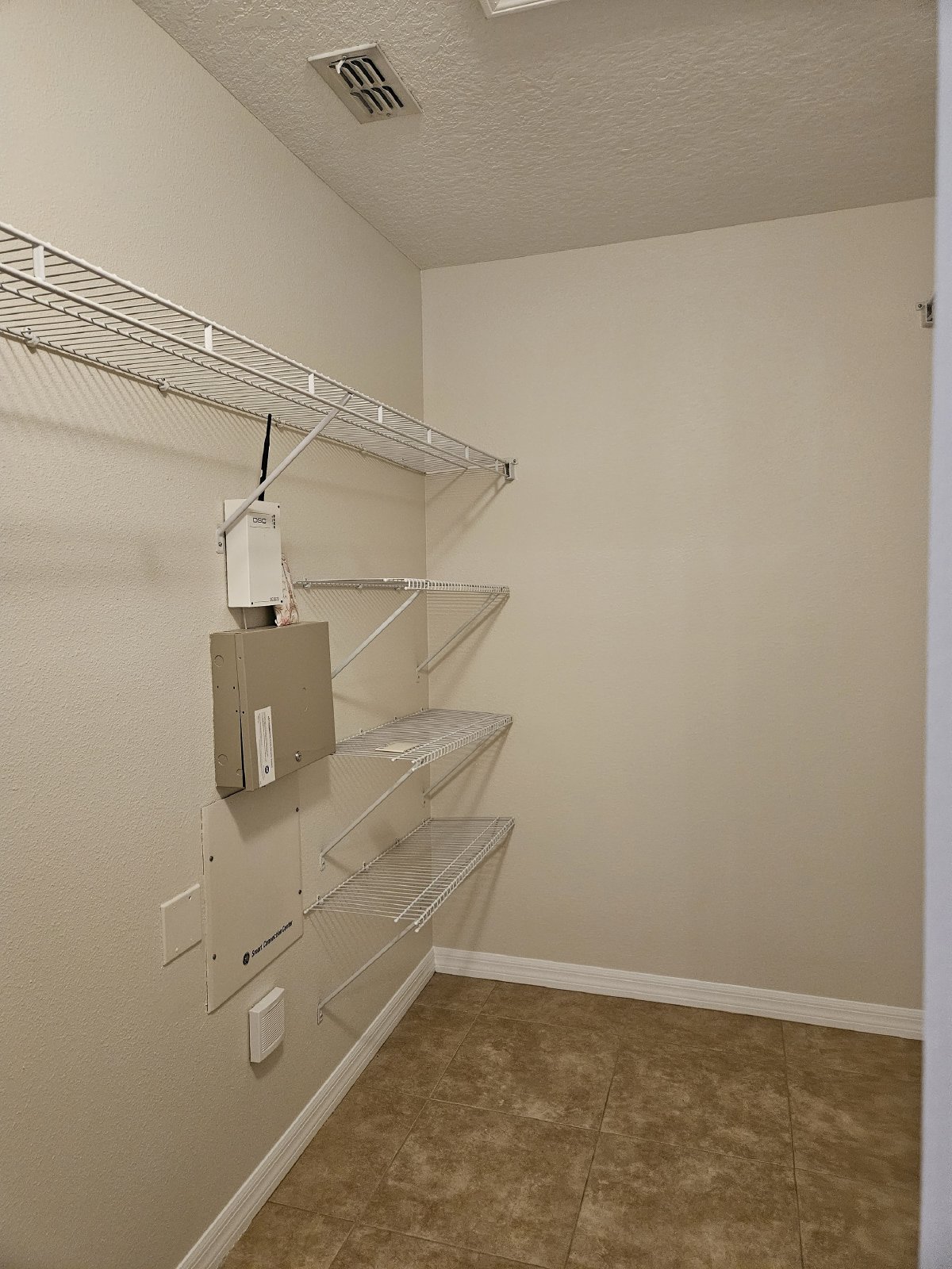 3 Bedroom, 2 Bath / ALL TILE FLOORING / FRESH INTERIOR PAINT! property image