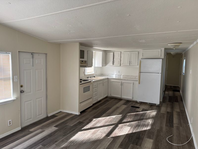 Adorable And Renovated 2 Bedroom 1 Bath Mobile Home In Hudson! property image