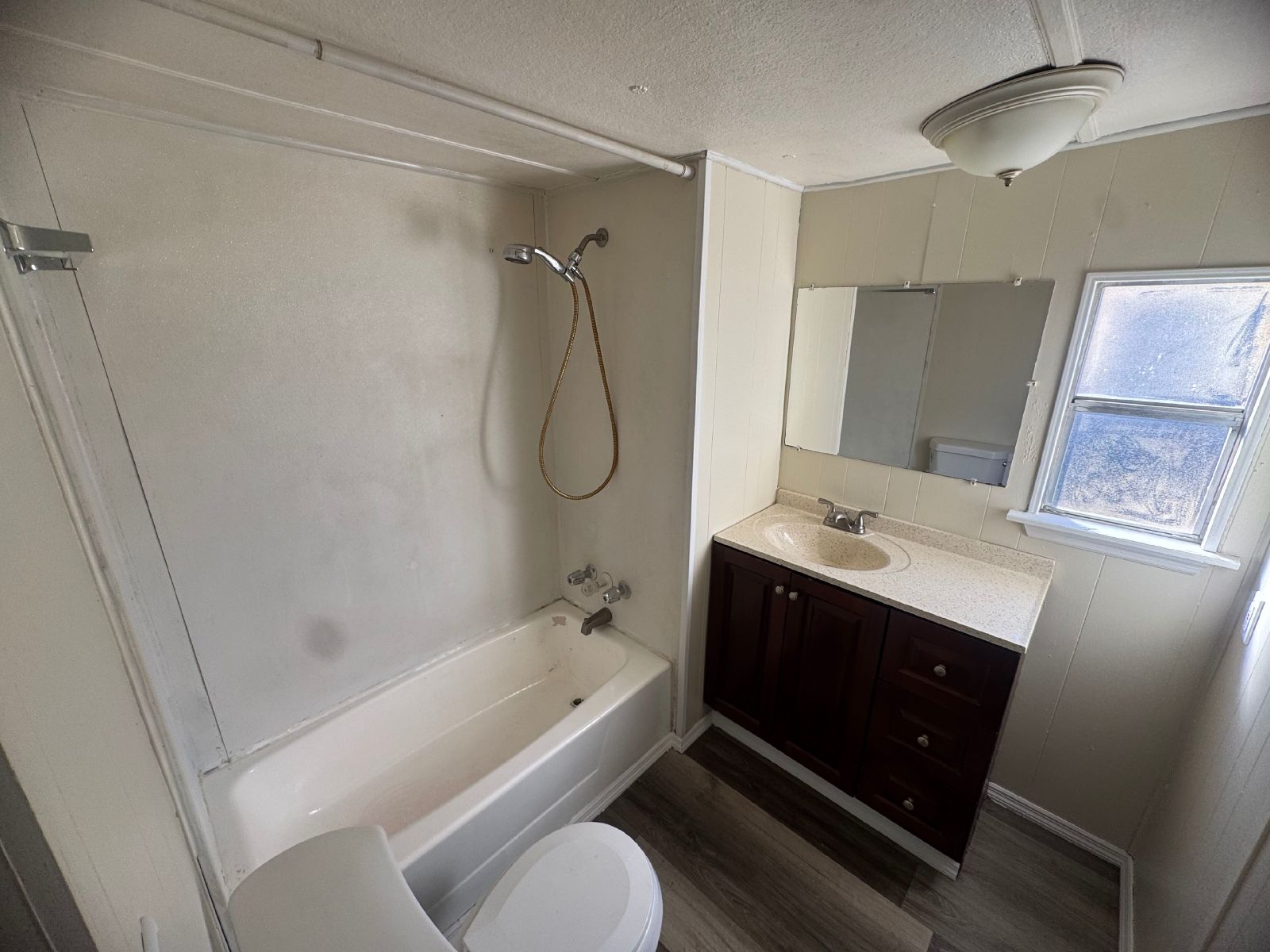 Adorable And Renovated 2 Bedroom 1 Bath Mobile Home In Hudson! property image