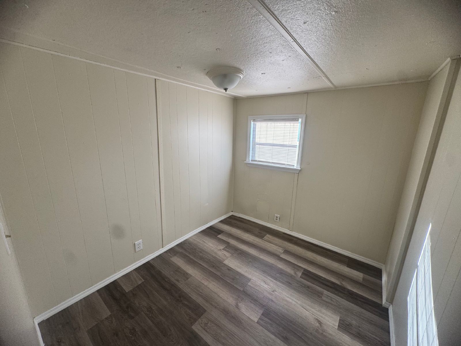 Adorable And Renovated 2 Bedroom 1 Bath Mobile Home In Hudson! property image