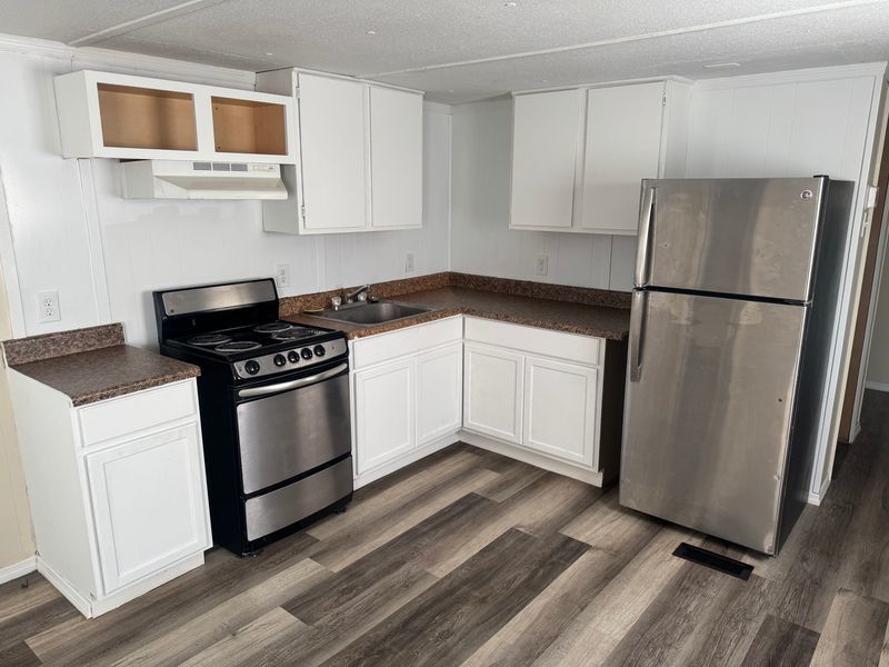 Beautiful renovated 2 bed 1 bath mobile home in Hudson property image