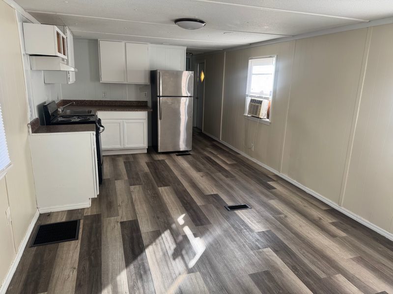 Beautiful renovated 2 bed 1 bath mobile home in Hudson property image