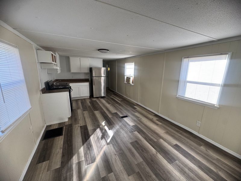 Beautiful renovated 2 bed 1 bath mobile home in Hudson property image