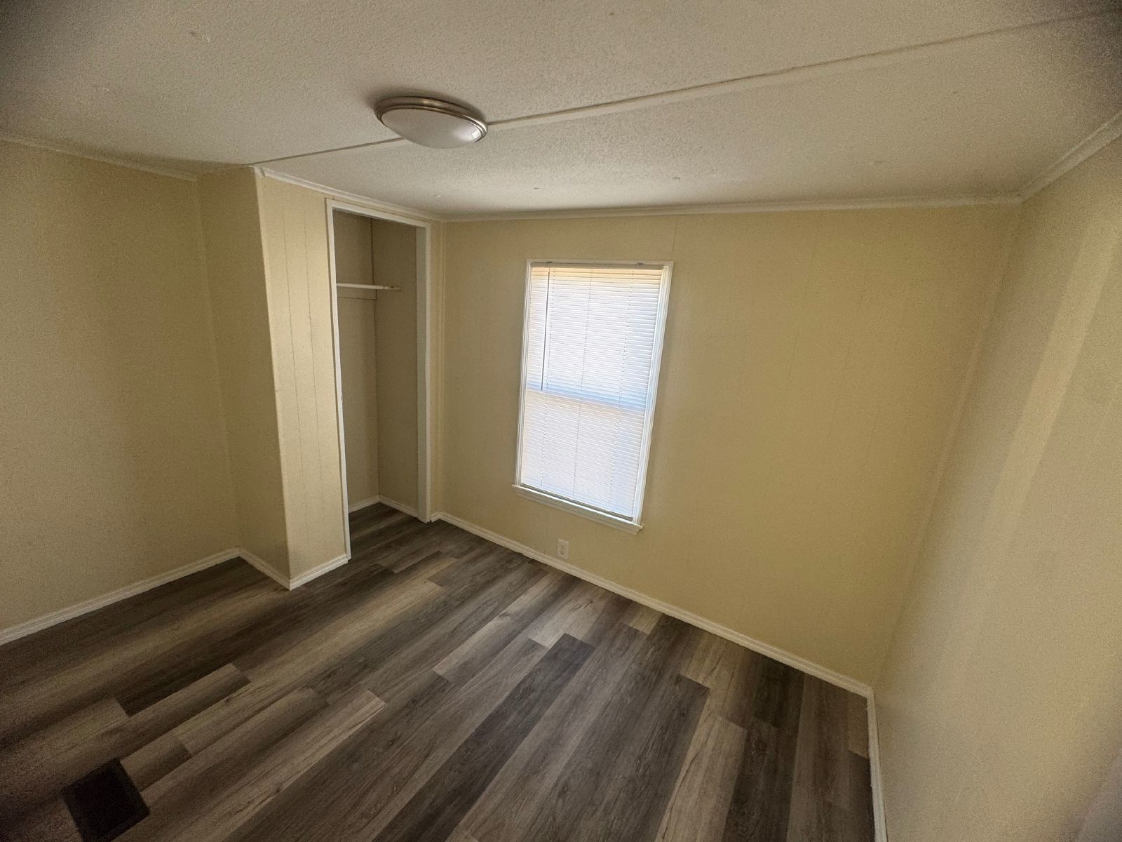 Beautiful renovated 2 bed 1 bath mobile home in Hudson property image