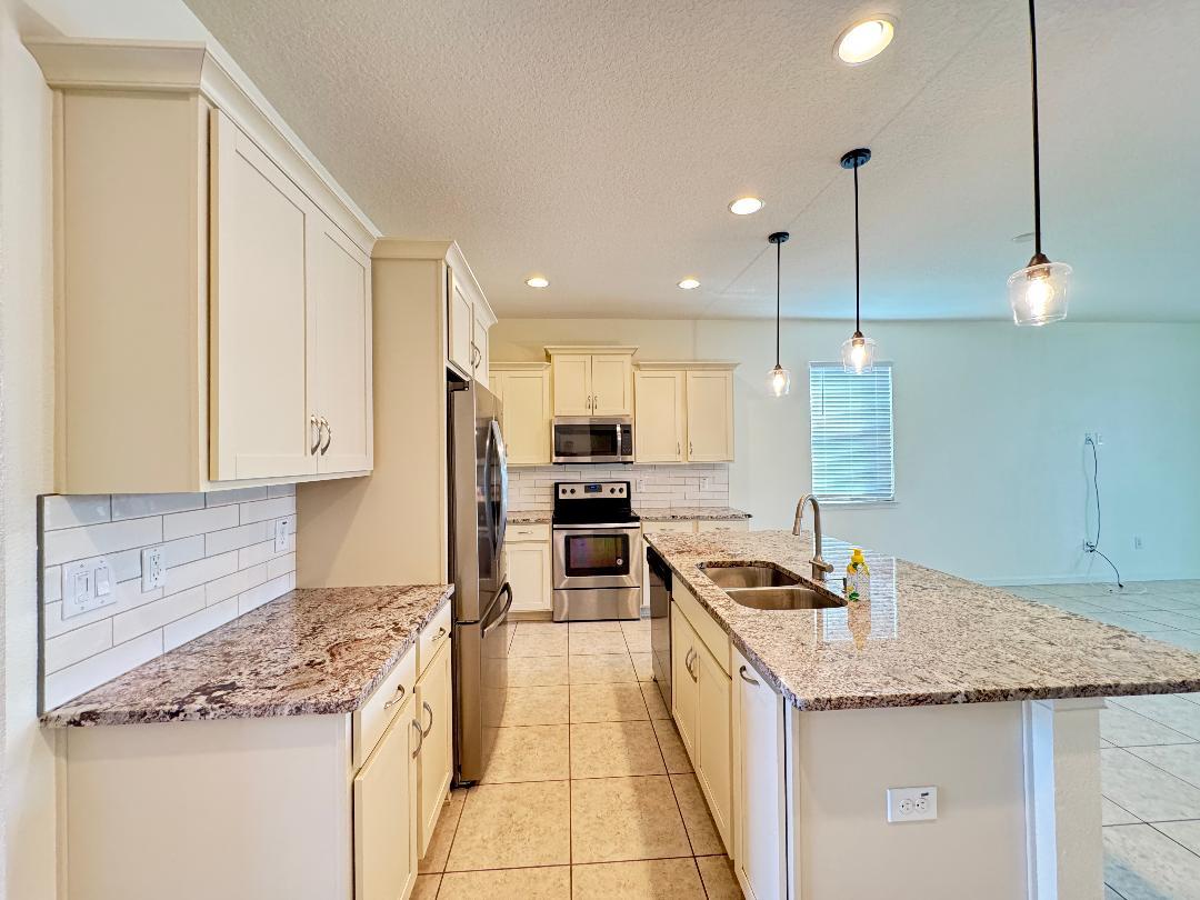 Gorgeous 4/2.5 Fenced Home property image