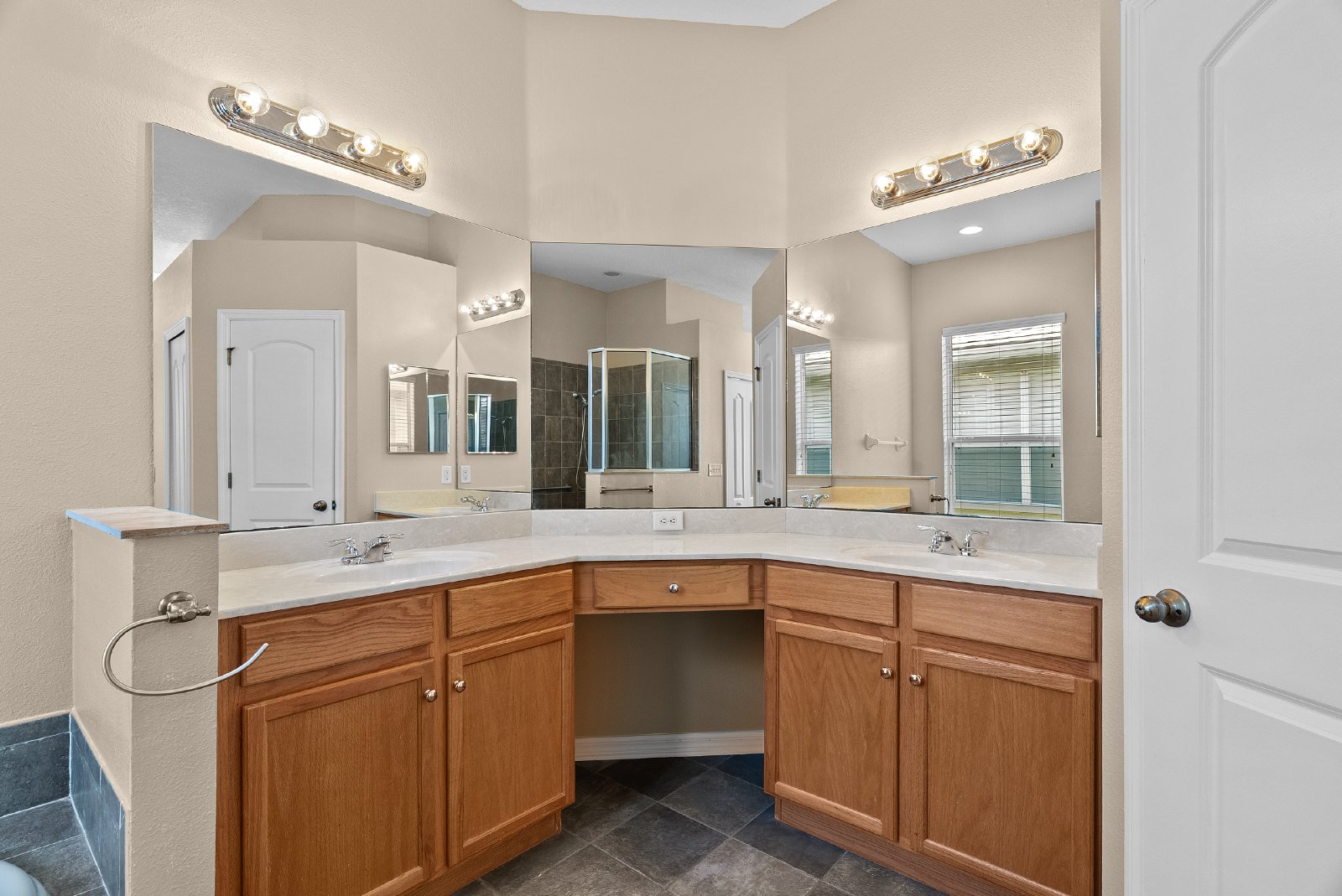 4 Bedroom 2 Bath Home In Lutz property image