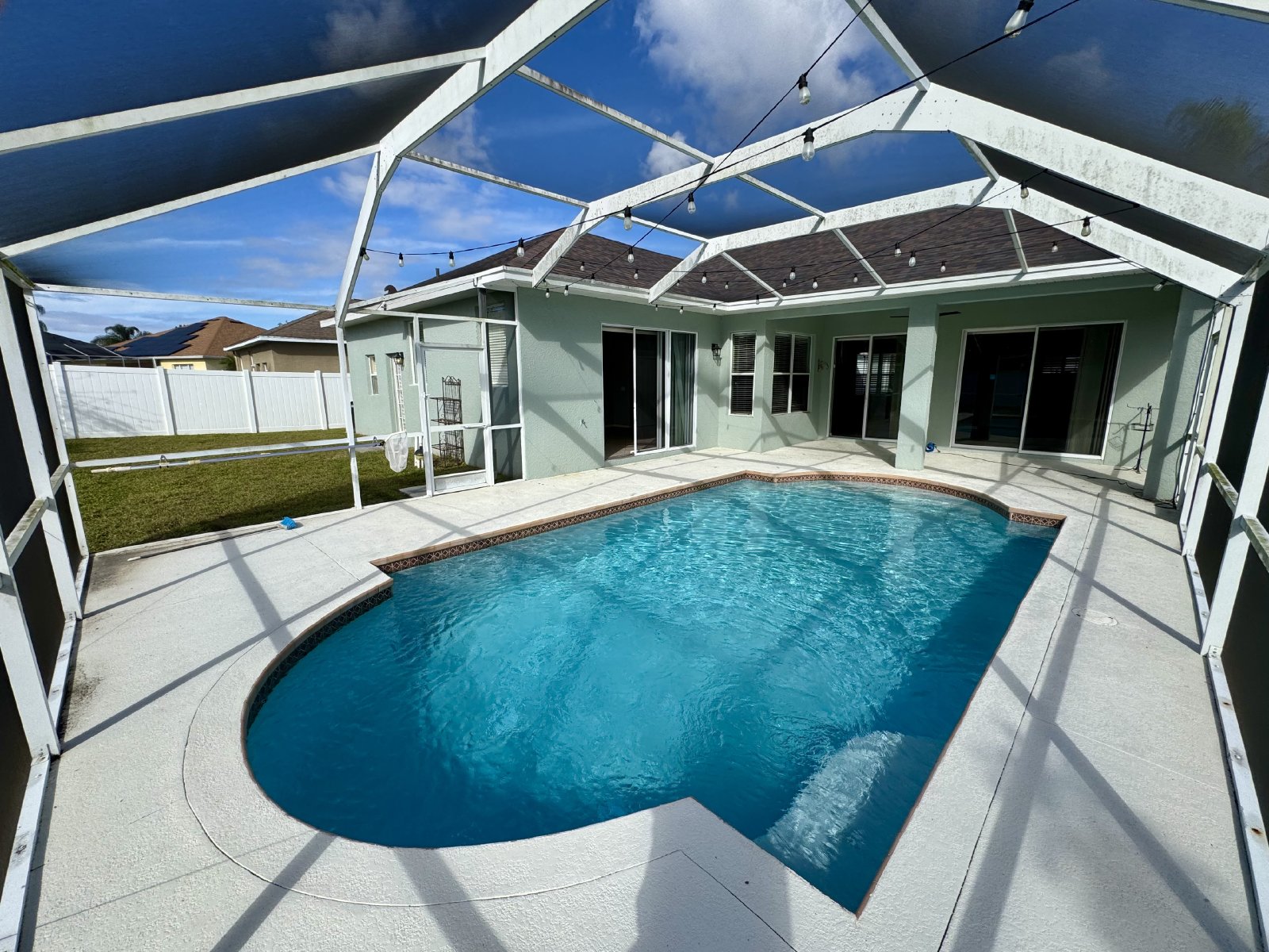 Fully Fenced 4Br/3Ba Pool Home For Rent Located In Valencia Gardens property image