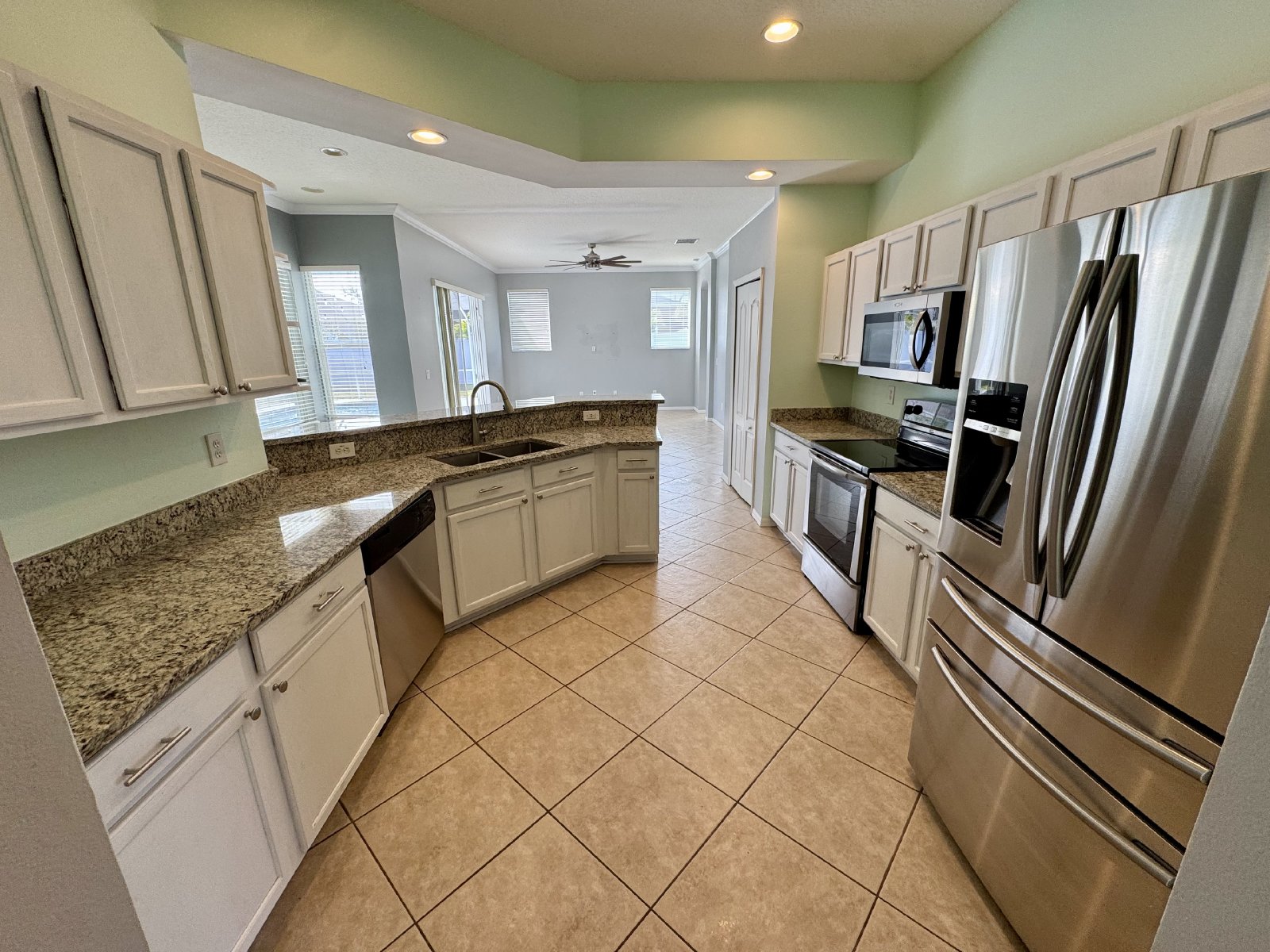 Fully Fenced 4Br/3Ba Pool Home For Rent Located In Valencia Gardens property image