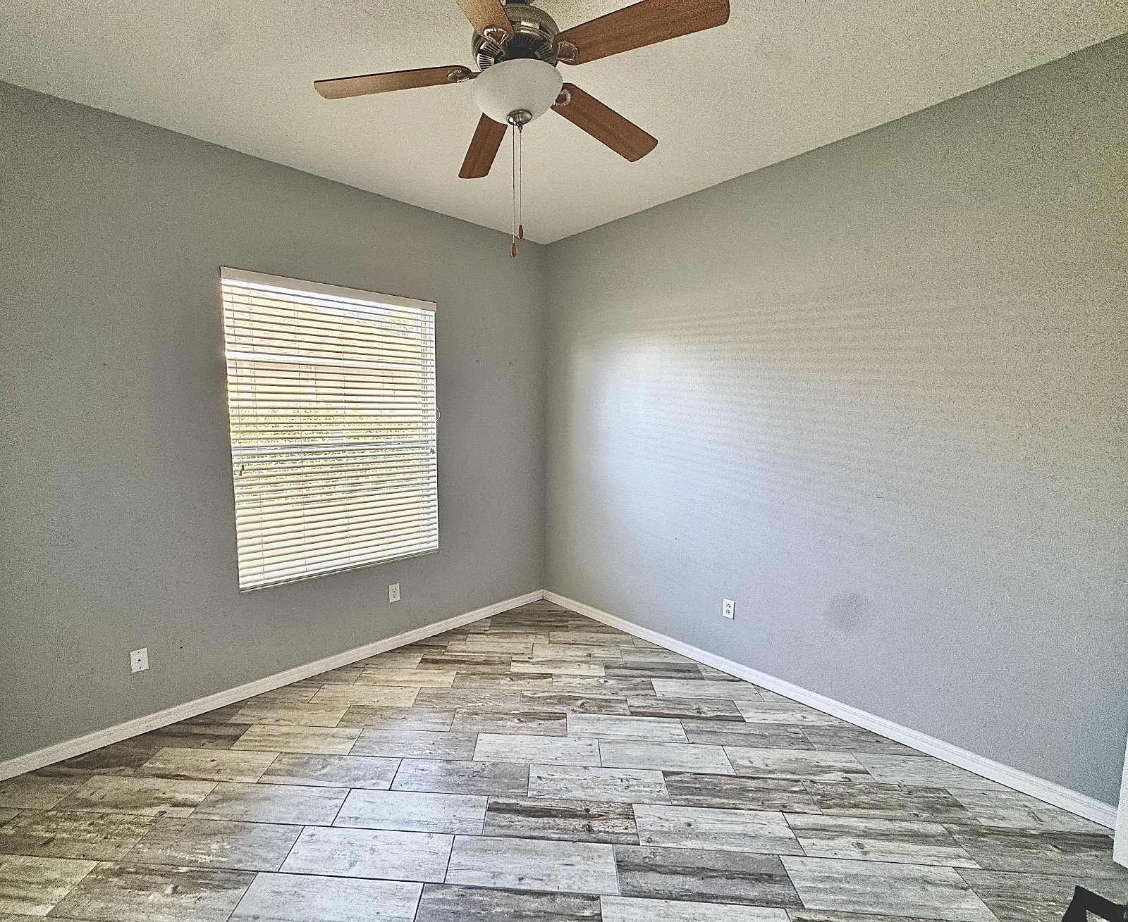 Fully Fenced 4Br/3Ba Pool Home For Rent Located In Valencia Gardens property image