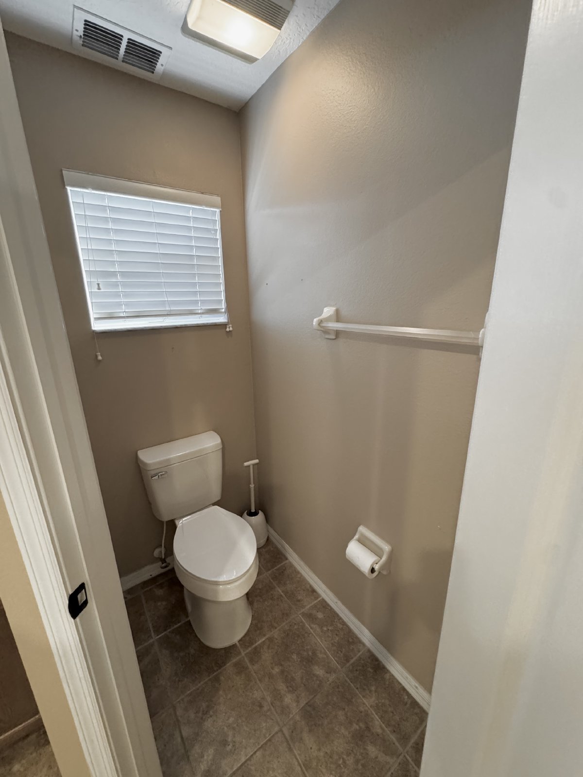 Fully Fenced 4Br/3Ba Pool Home For Rent Located In Valencia Gardens property image