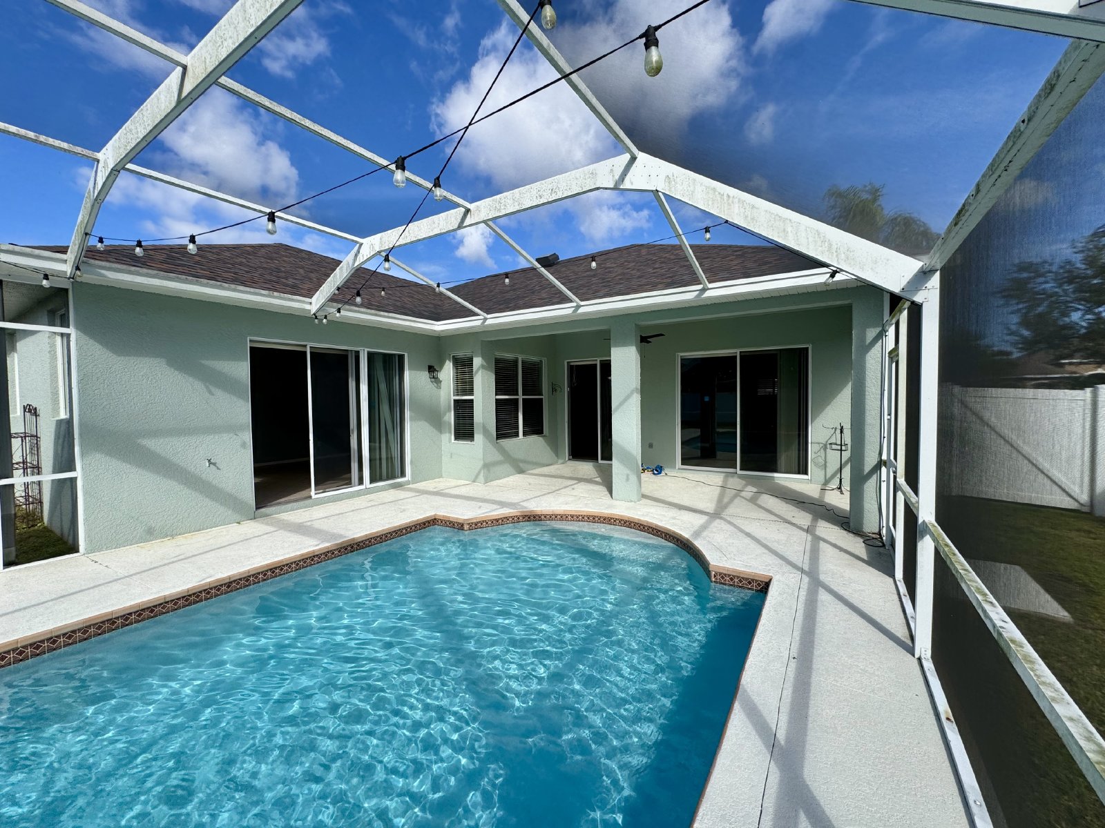 Fully Fenced 4Br/3Ba Pool Home For Rent Located In Valencia Gardens property image