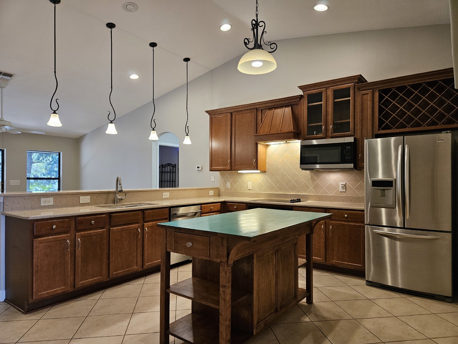 5 Bedrooms + Office / 3 Bathrooms / HUGE Lanai property image