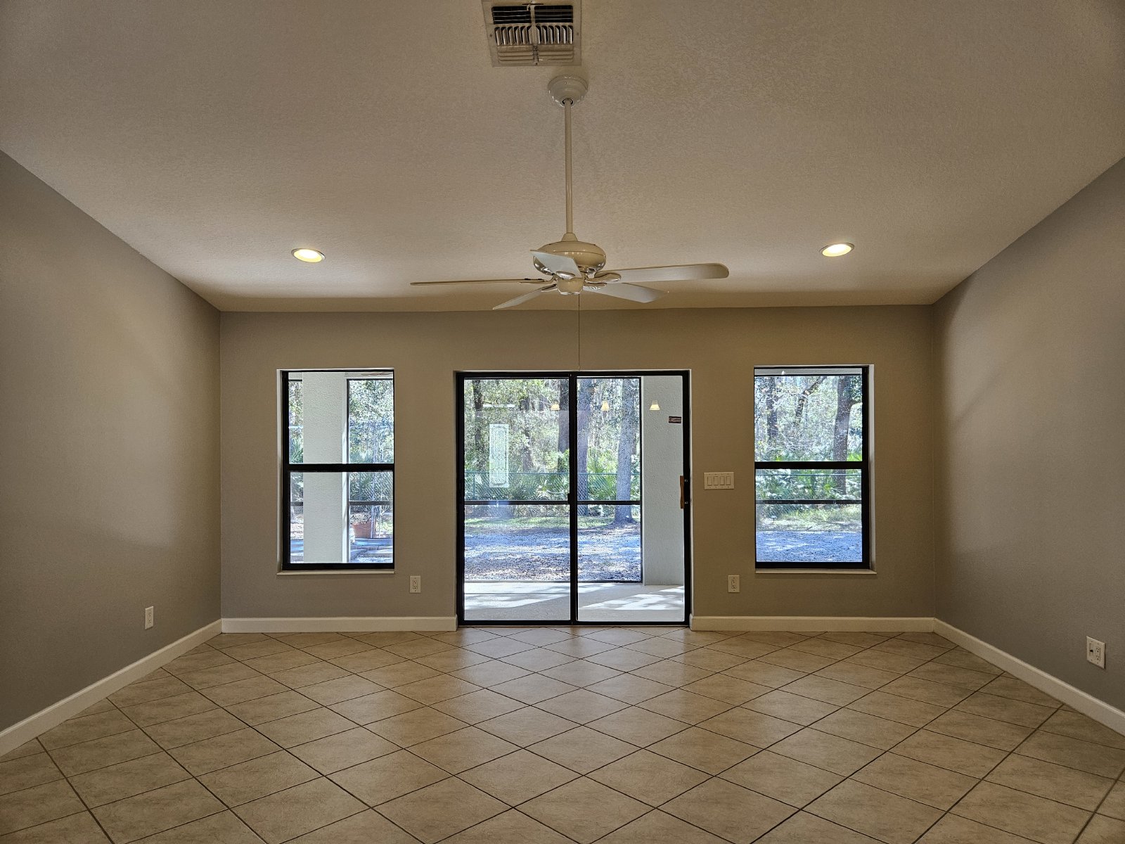 5 Bedrooms + Office / 3 Bathrooms / HUGE Lanai property image