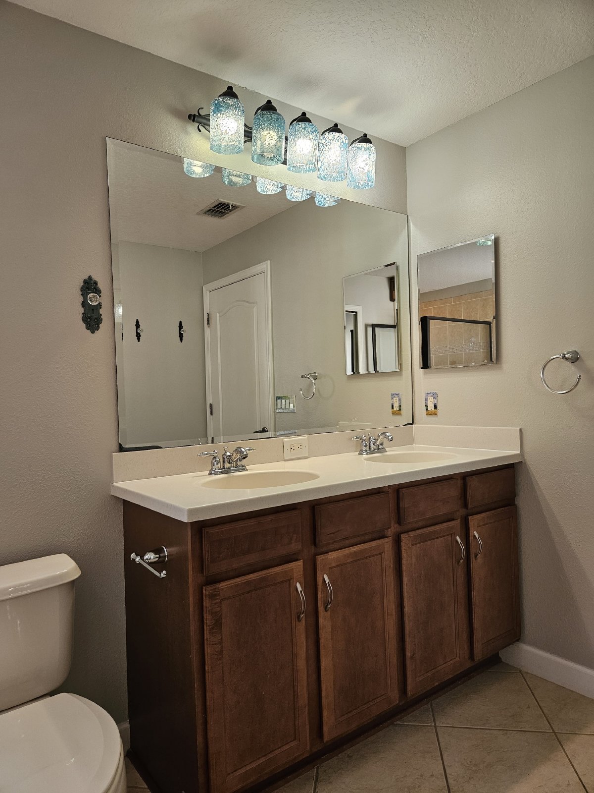 5 Bedrooms + Office / 3 Bathrooms / HUGE Lanai property image