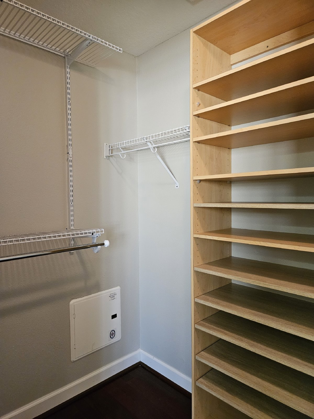 5 Bedrooms + Office / 3 Bathrooms / HUGE Lanai property image