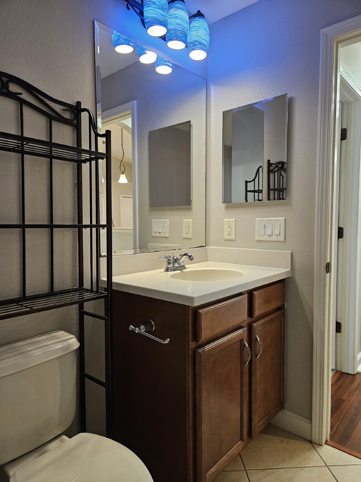 5 Bedrooms + Office / 3 Bathrooms / HUGE Lanai property image