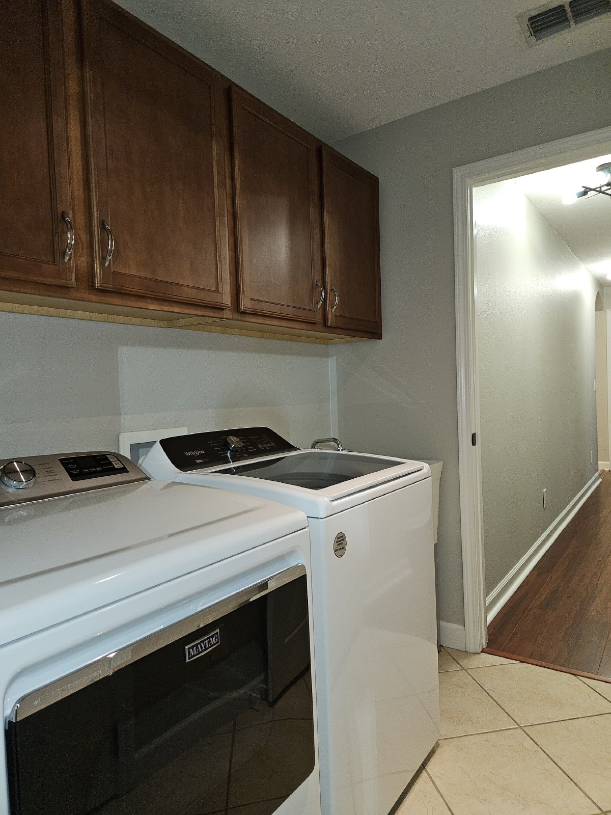 5 Bedrooms + Office / 3 Bathrooms / HUGE Lanai property image