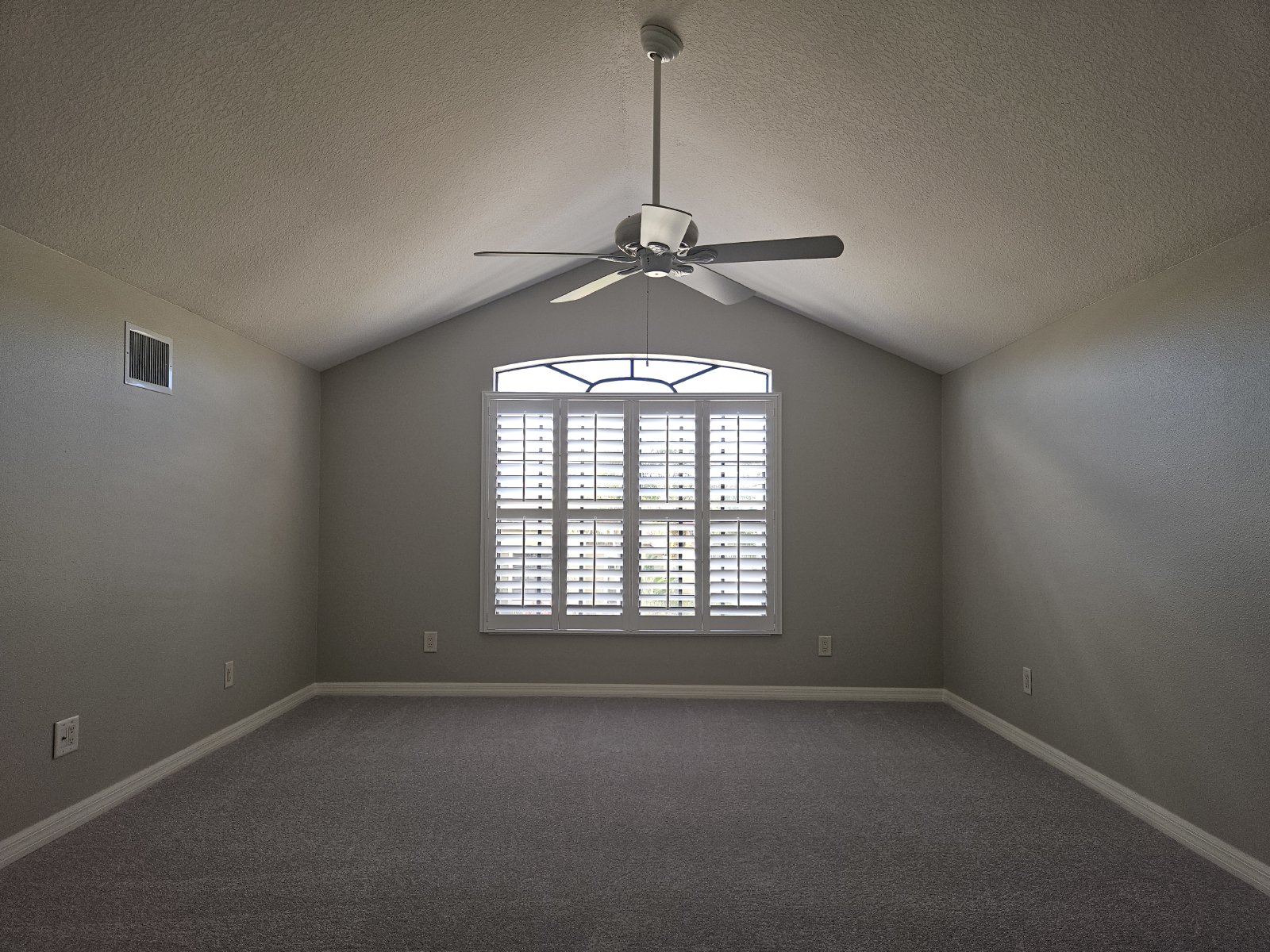 5 Bedrooms + Office / 3 Bathrooms / HUGE Lanai property image