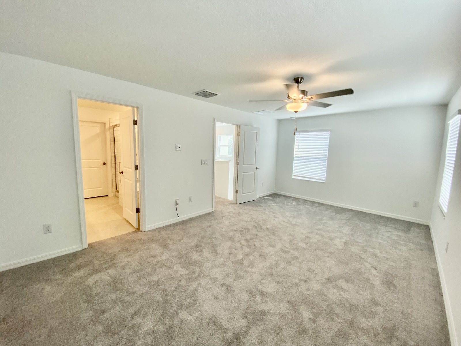 NEWER CONSTRUCTION!!!! END UNIT 3 Bed 2.5 Bath 2 Car Garage Townhouse property image