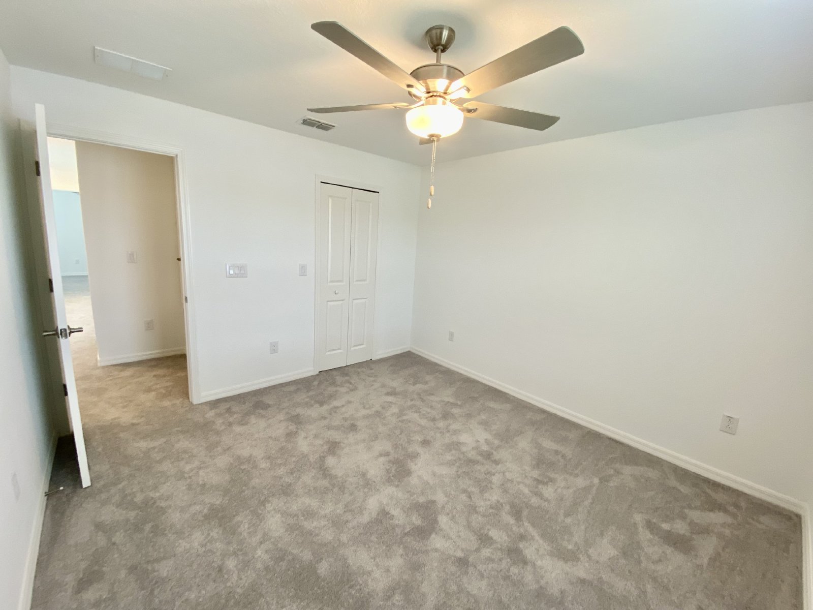 NEWER CONSTRUCTION!!!! END UNIT 3 Bed 2.5 Bath 2 Car Garage Townhouse property image