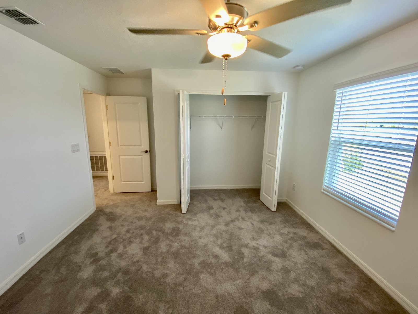 NEWER CONSTRUCTION!!!! END UNIT 3 Bed 2.5 Bath 2 Car Garage Townhouse property image