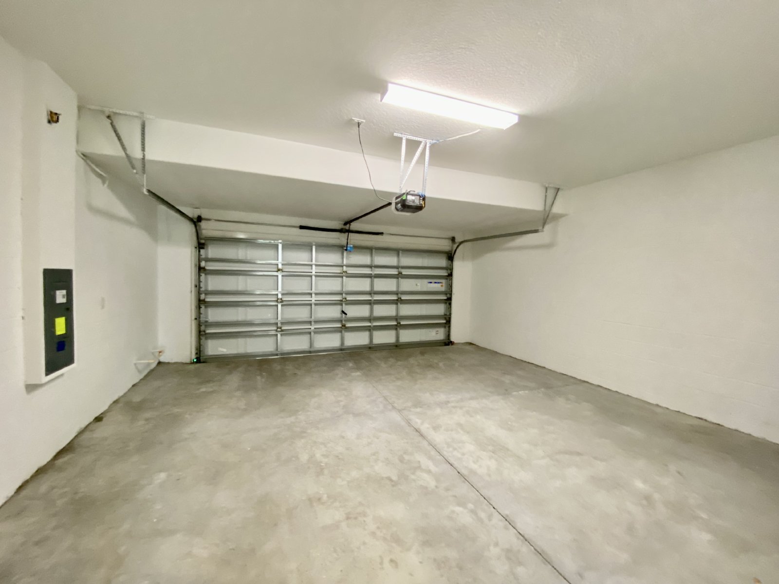 NEWER CONSTRUCTION!!!! END UNIT 3 Bed 2.5 Bath 2 Car Garage Townhouse property image