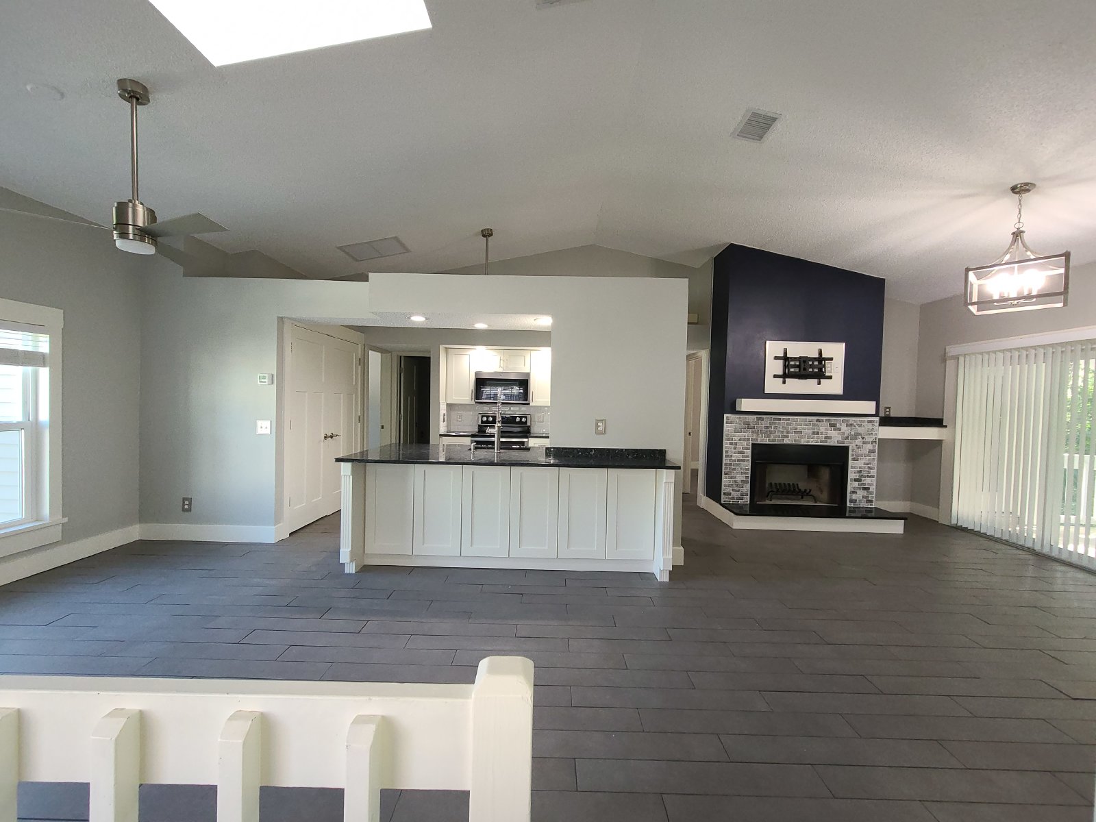 Beautifully Remodeled 2/2/2 Townhome property image