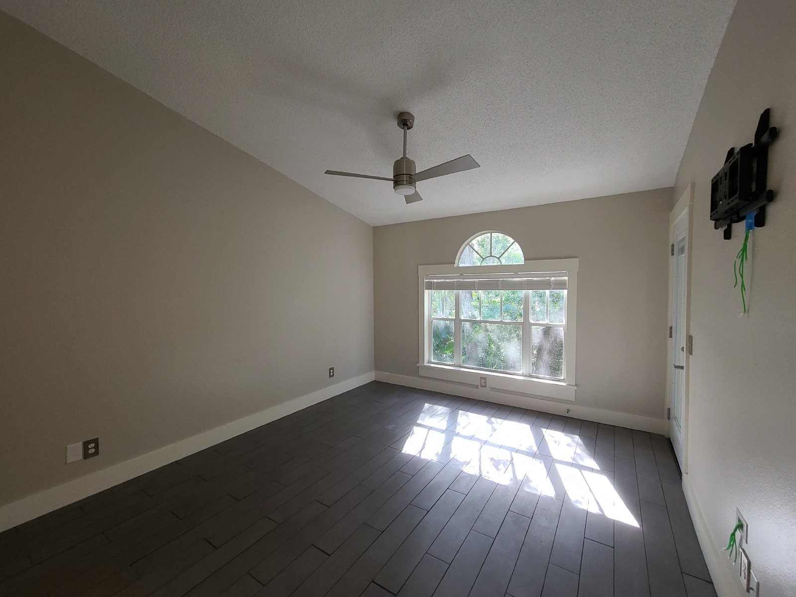 Beautifully Remodeled 2/2/2 Townhome property image