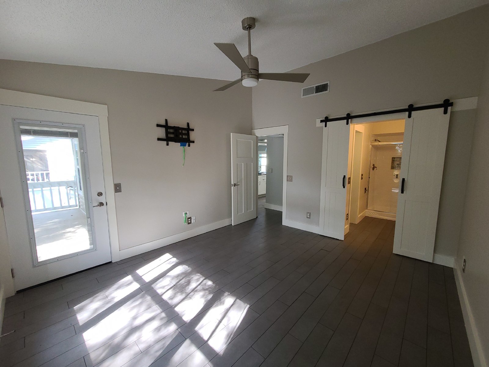 Beautifully Remodeled 2/2/2 Townhome property image