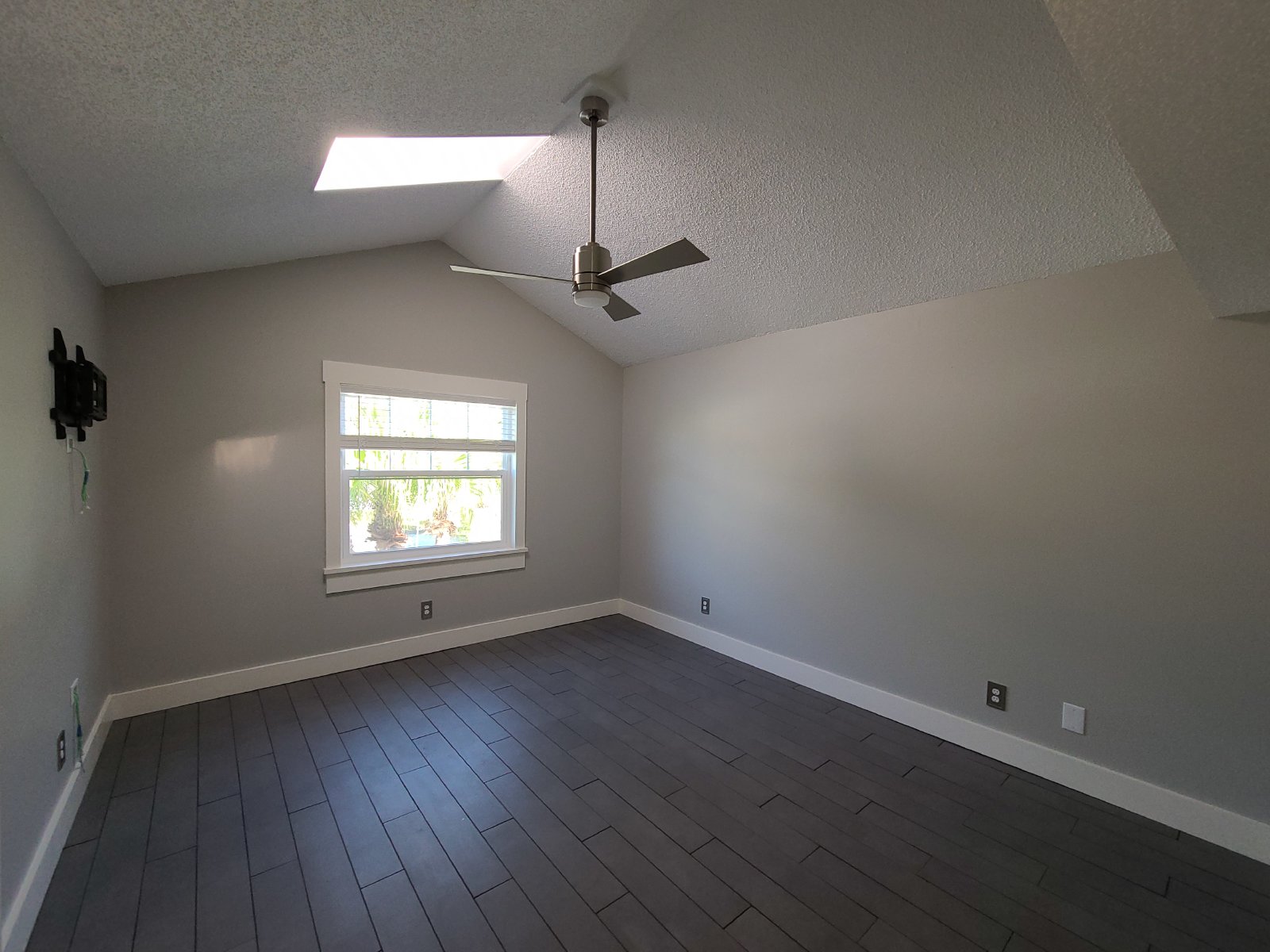 Beautifully Remodeled 2/2/2 Townhome property image