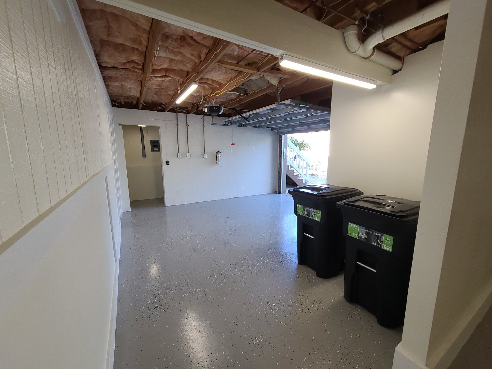 Beautifully Remodeled 2/2/2 Townhome property image