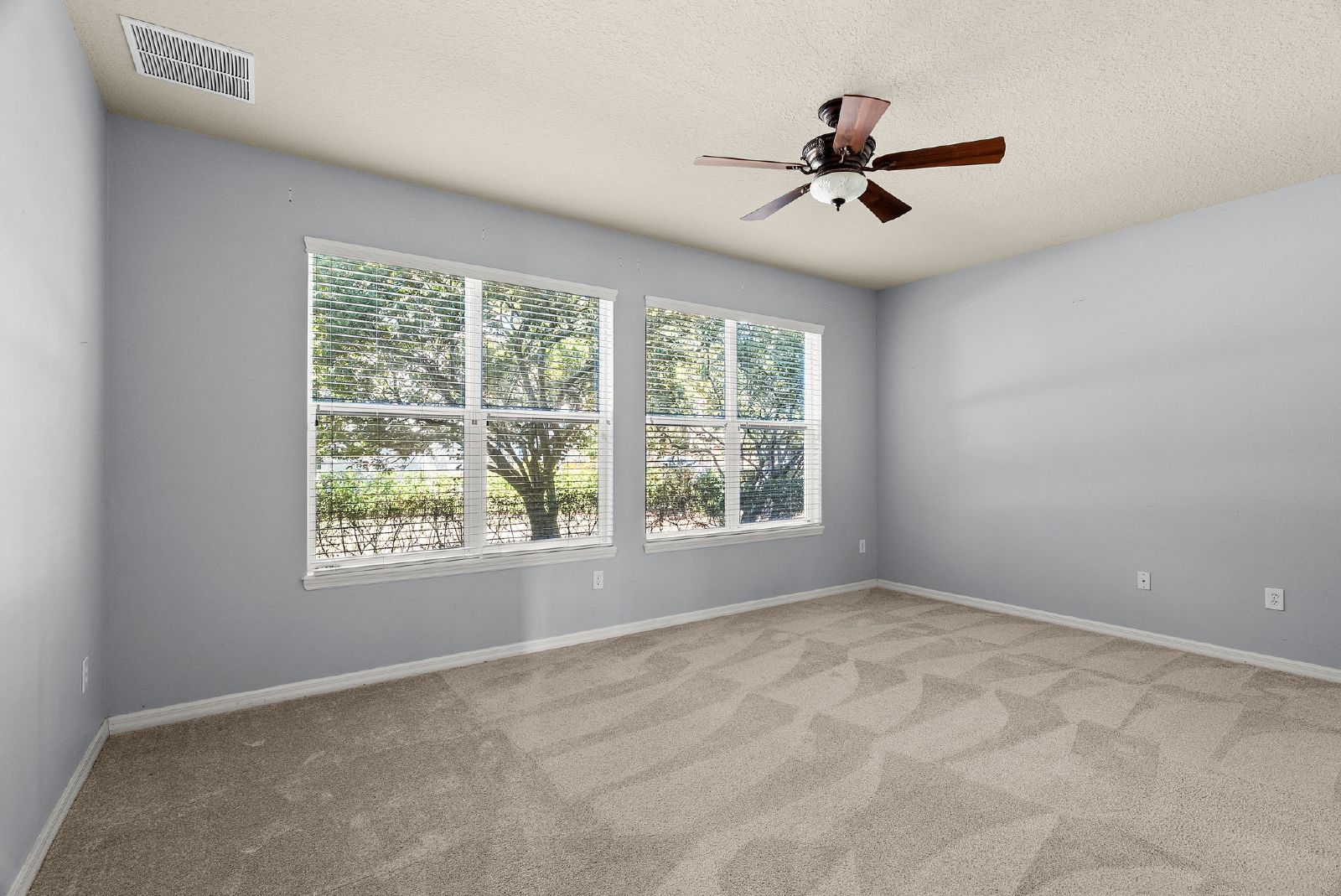 4 Bedroom 3 1/2 Bath 3 Car Garage Home In Buckingham At Tampa Palms property image