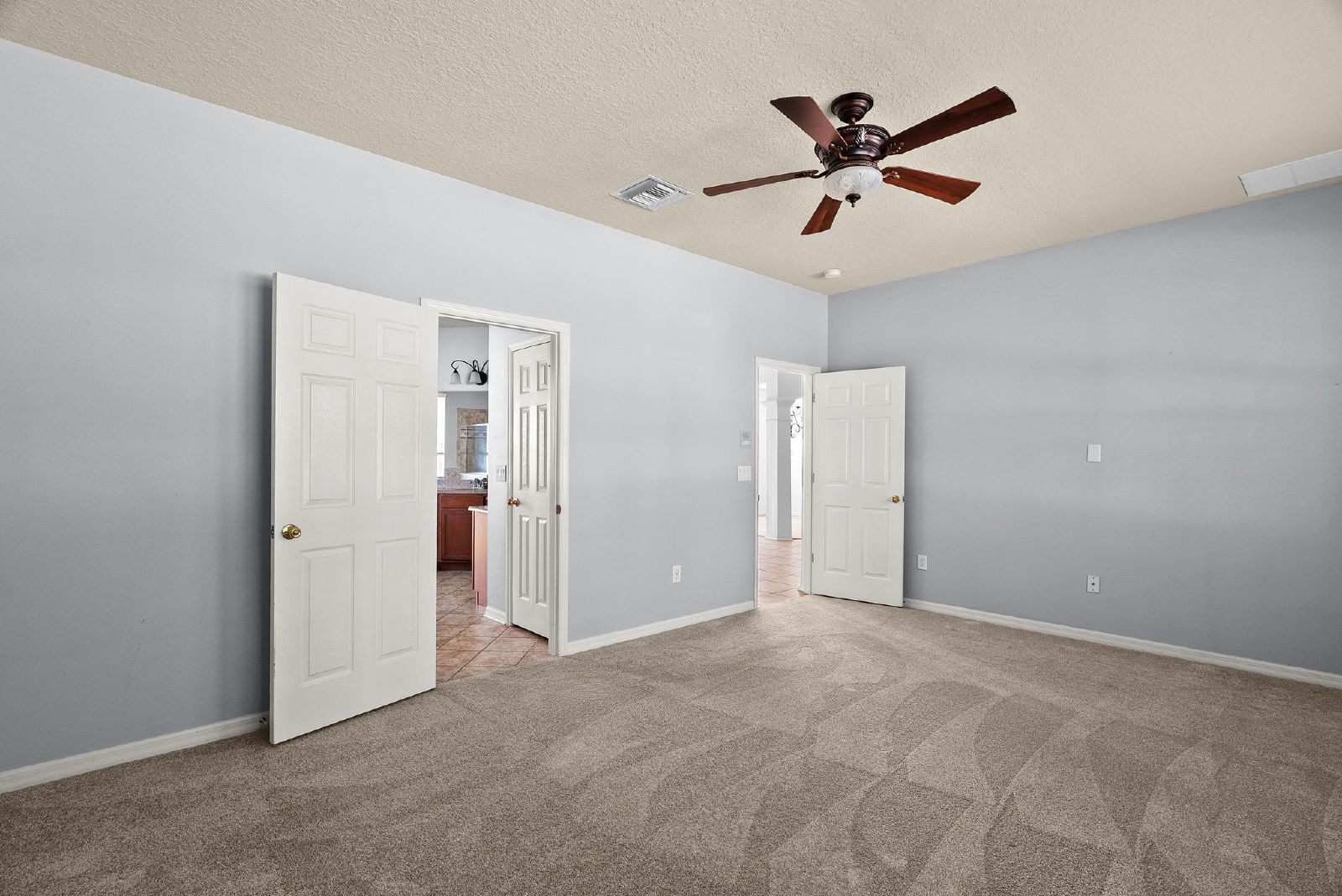 4 Bedroom 3 1/2 Bath 3 Car Garage Home In Buckingham At Tampa Palms property image