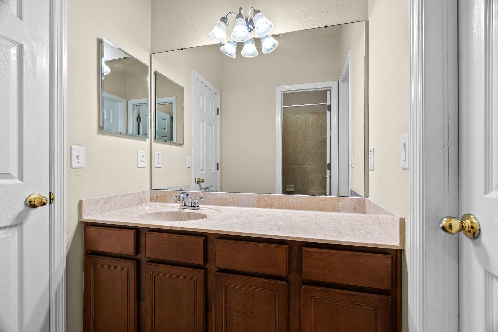 4 Bedroom 3 1/2 Bath 3 Car Garage Home In Buckingham At Tampa Palms property image