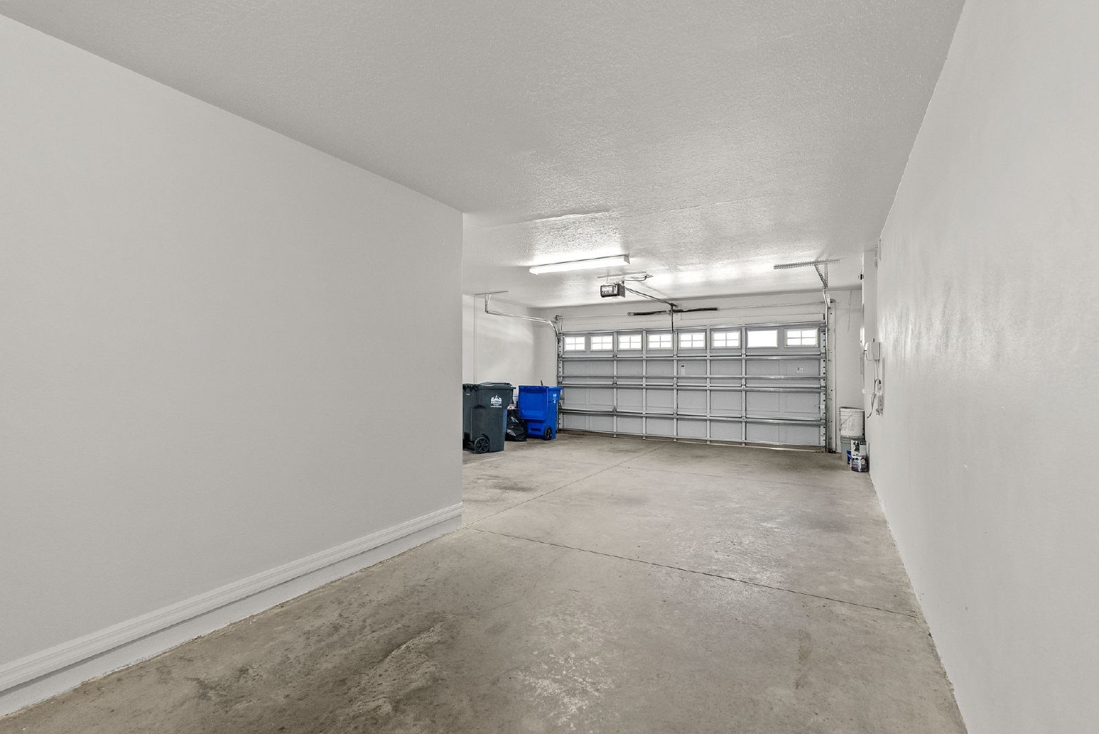 4 Bedroom 3 1/2 Bath 3 Car Garage Home In Buckingham At Tampa Palms property image