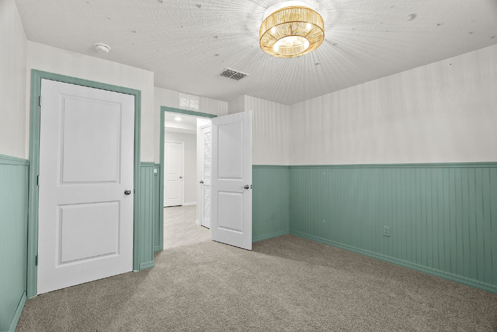 First Time Rental 4 Bed 2 Bath Fenced In Yard property image