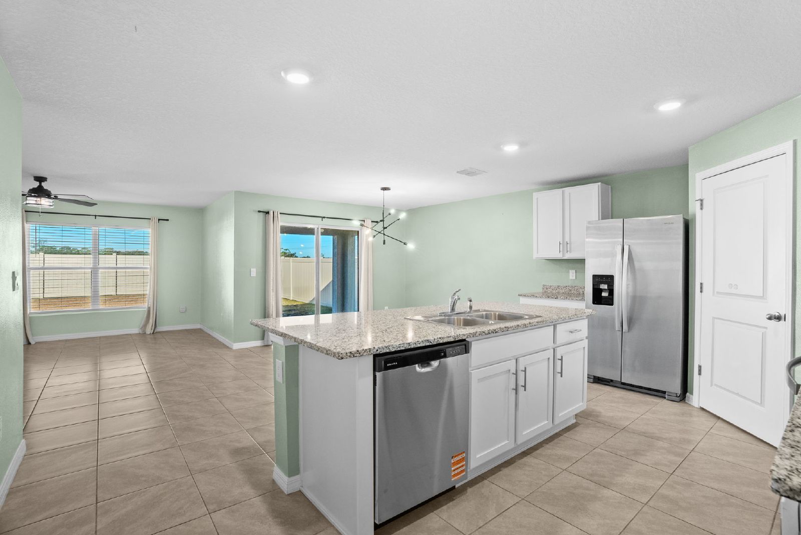 First Time Rental 4 Bed 2 Bath Fenced In Yard property image