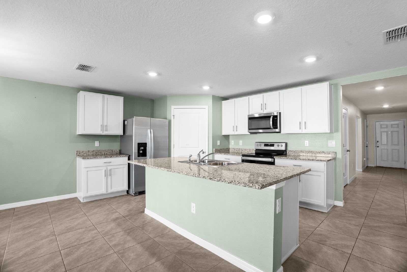 First Time Rental 4 Bed 2 Bath Fenced In Yard property image