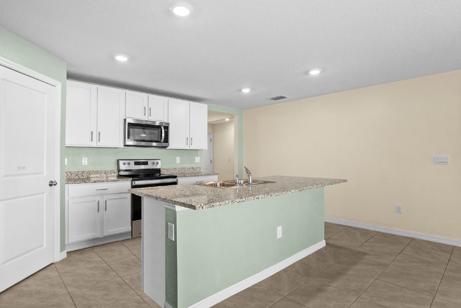 First Time Rental 4 Bed 2 Bath Fenced In Yard property image