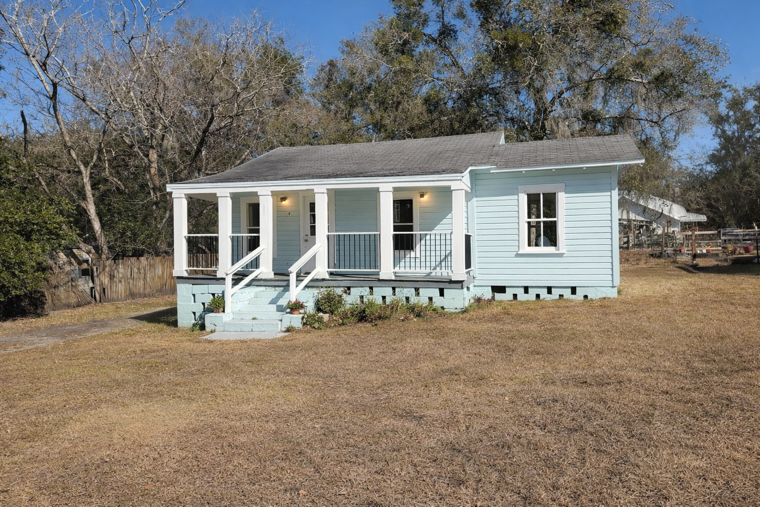 Cute Renovated 2/1 1930s Home property image
