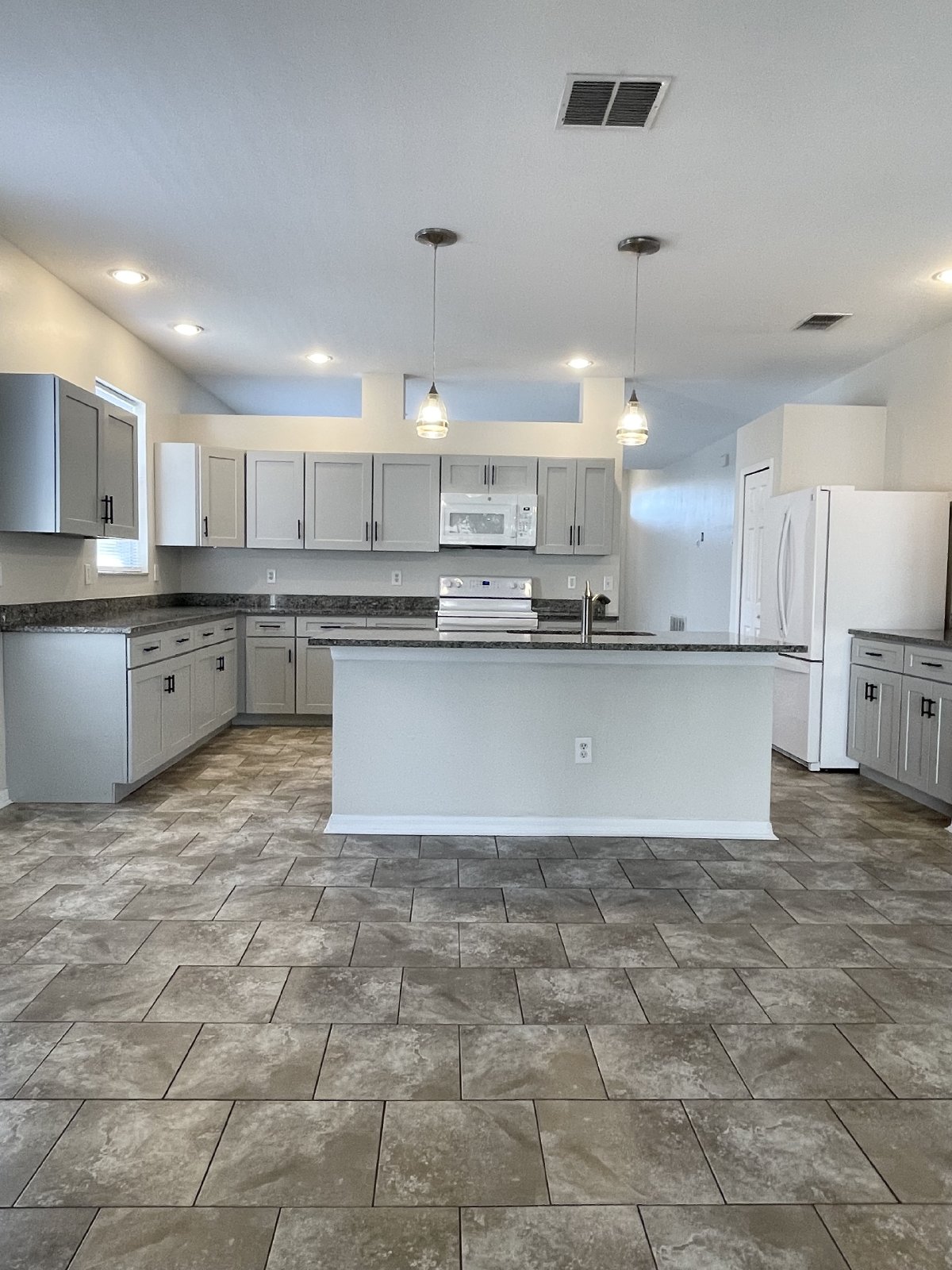 Move-In Ready 4 Bed, 2 Bath Home In Land O Lakes property image