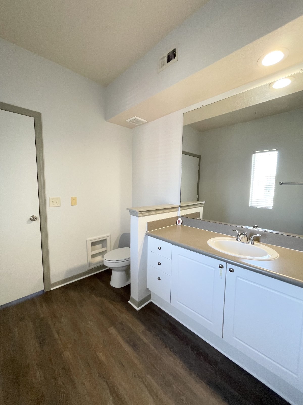 Spacious 2 Bed, 2 Bath Apartment In Gated Carrollwood Community property image