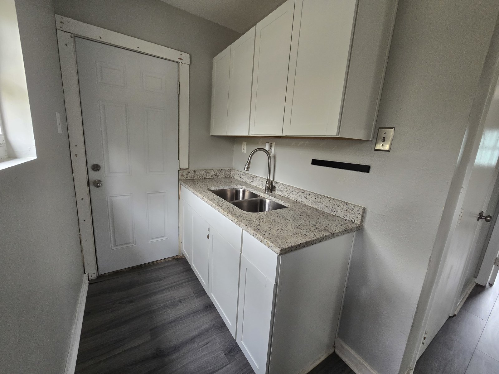 Cute Renovated 2/1 1930s Home property image