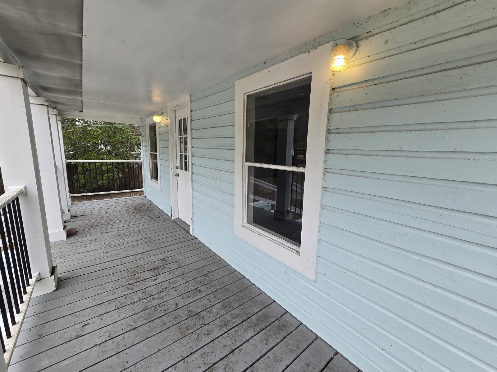 Cute Renovated 2/1 1930s Home property image