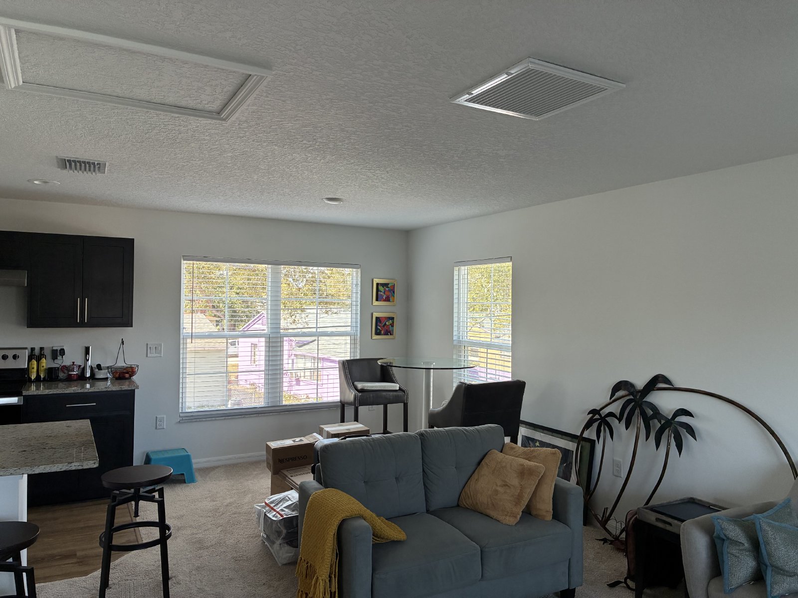 Adorable 1/1 Garage Apartment property image