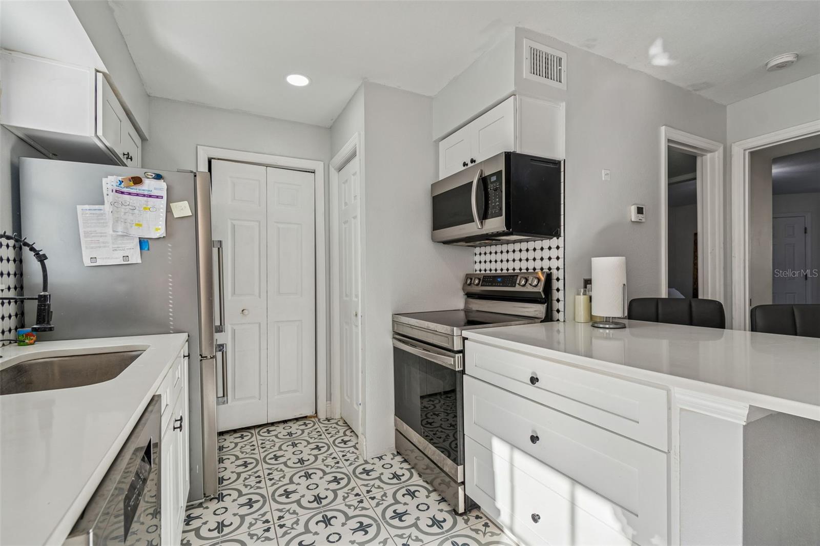 Beautifully Updated Condo For Rent! property image