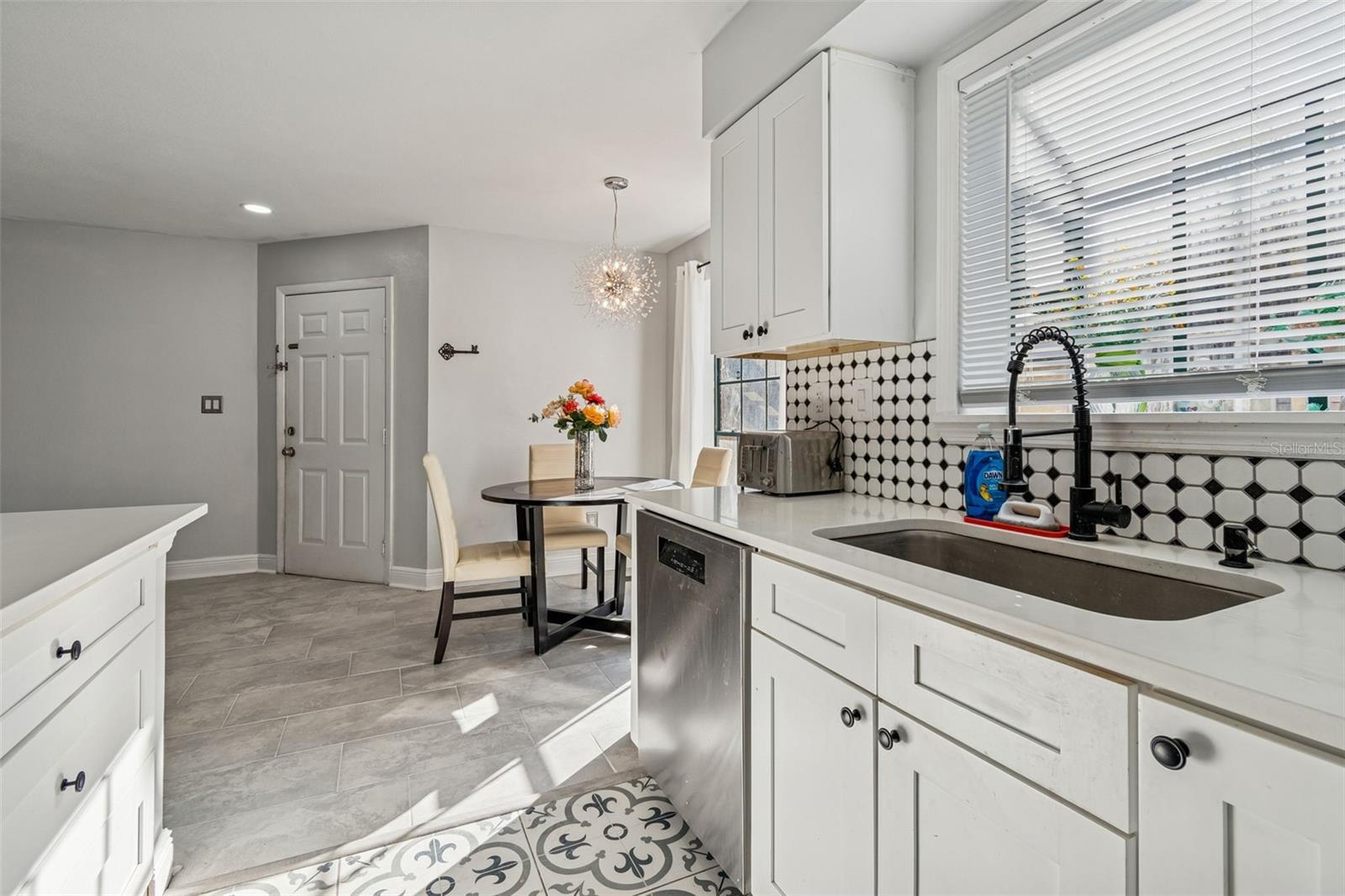 Beautifully Updated Condo For Rent! property image