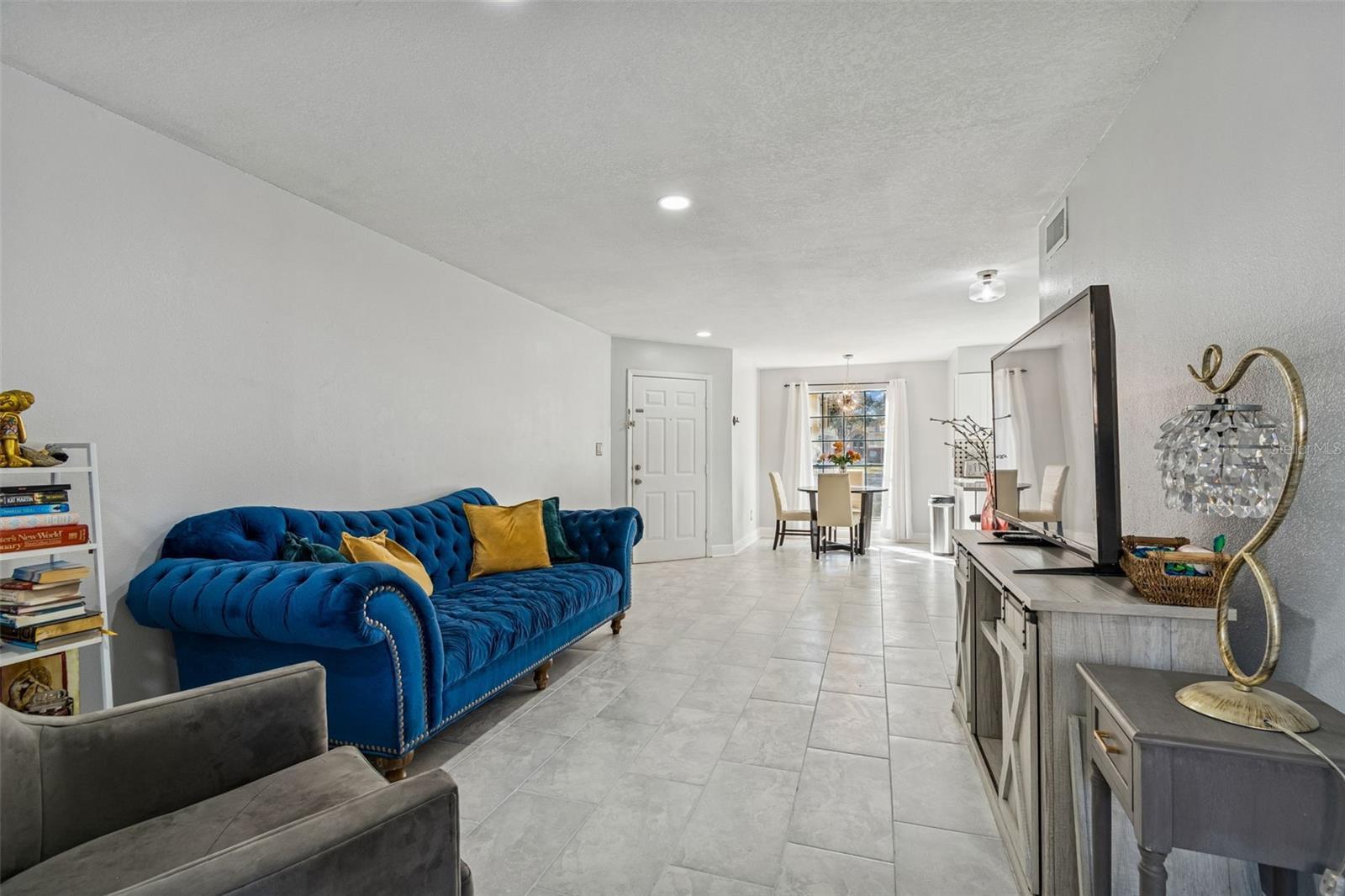 Beautifully Updated Condo For Rent! property image