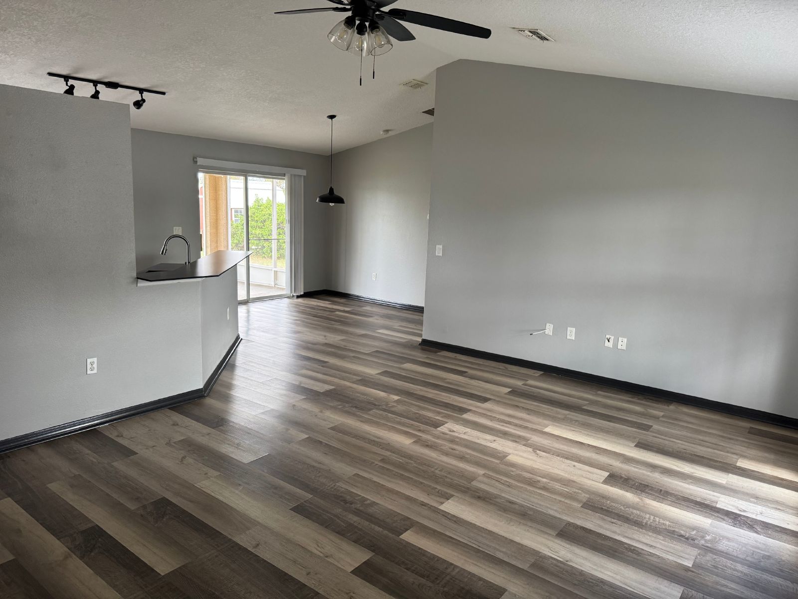 Beautifully Remodeled 3/2 In Spring Hill property image