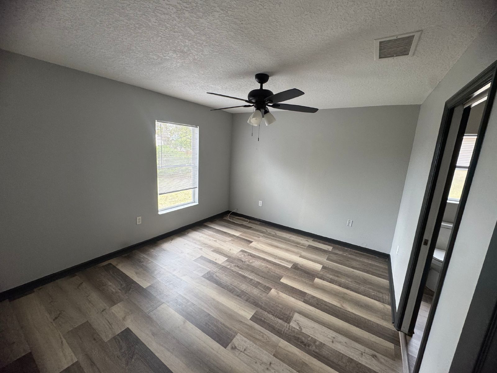 Beautifully Remodeled 3/2 In Spring Hill property image